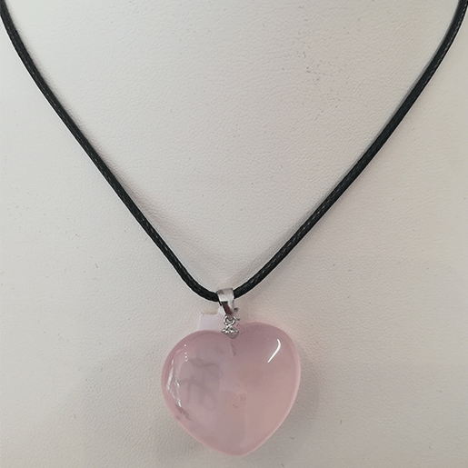 Pendentif quartz rose forme de coeur